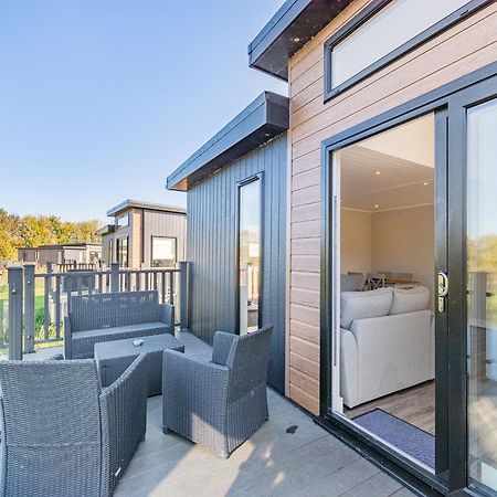 Waterside Hambleton Lakeside Lodges Poulton-le-Fylde Extérieur photo