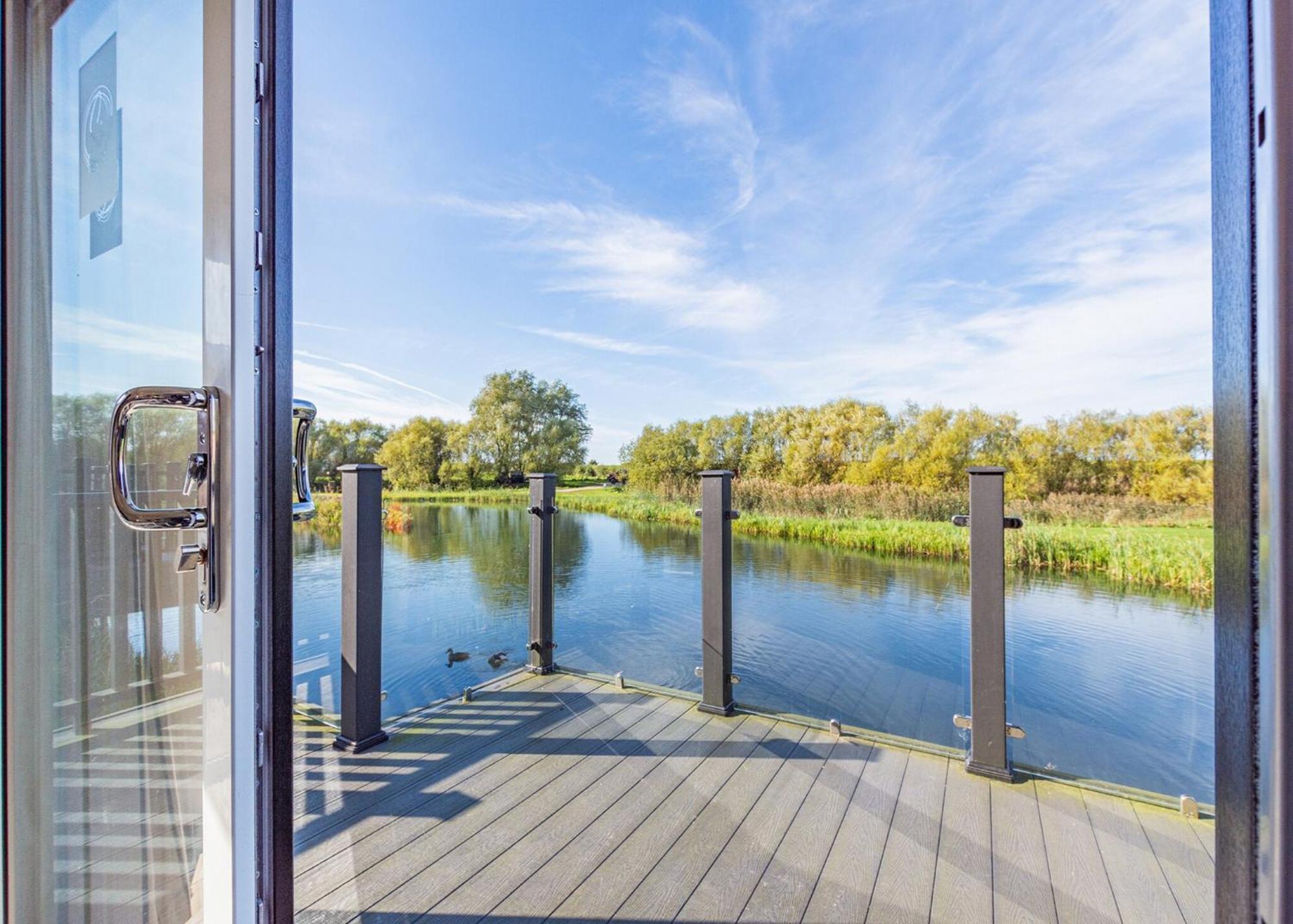 Waterside Hambleton Lakeside Lodges Poulton-le-Fylde Extérieur photo