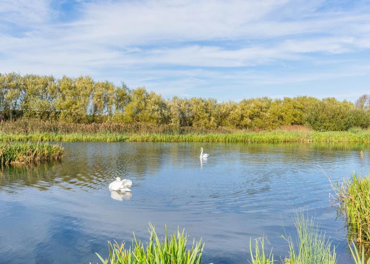 Waterside Hambleton Lakeside Lodges Poulton-le-Fylde Extérieur photo