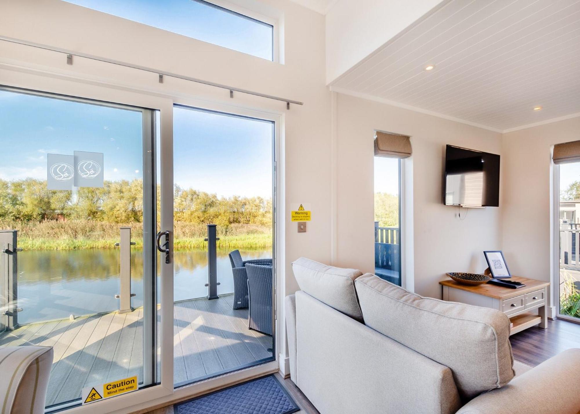 Waterside Hambleton Lakeside Lodges Poulton-le-Fylde Chambre photo