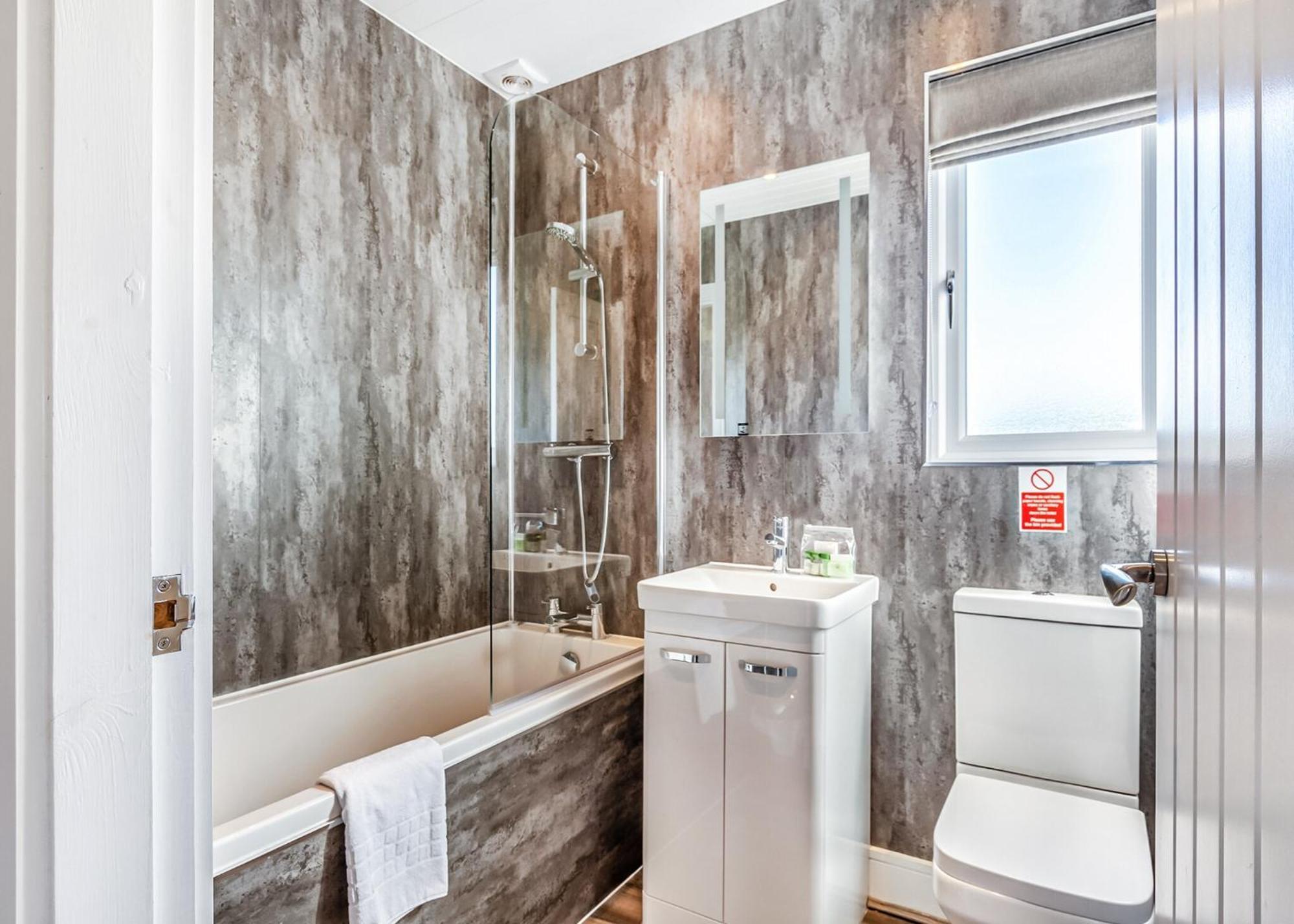 Waterside Hambleton Lakeside Lodges Poulton-le-Fylde Chambre photo